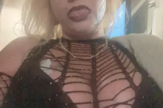 R U Seeking A Sexxy Blue-Eyed ... - Image 3